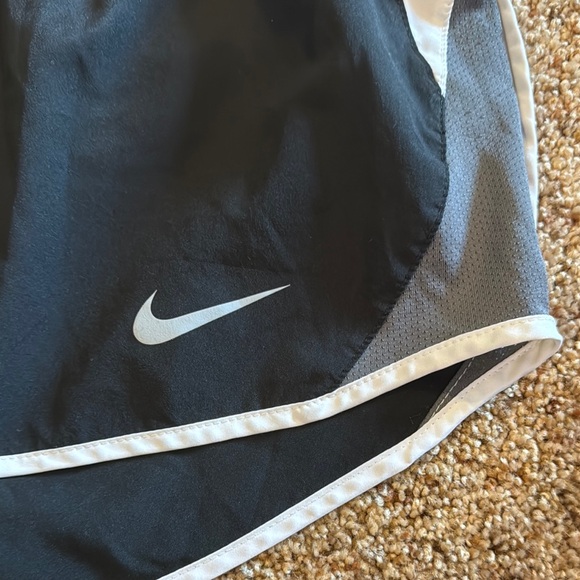 Nike Women's Tempo Shorts - Picture 3 of 5
